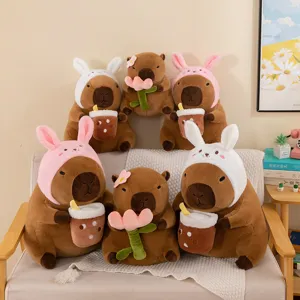 Adorable peluche capybara avec tasse thé boba et fleur, douce poupée en peluche cadeau anniversaire.