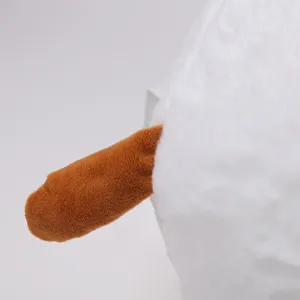 Primer plano detallado de un peluche suave que muestra una textura fina y tela de calidad.