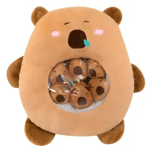 Oreiller en peluche capybara avec de petits animaux mignons dans le ventre transparent doux.