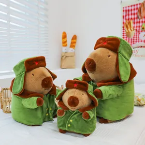 Peluche de Carpincho Juguete Muñeco de Peluche Con Abrigo Militar Sombrero Ushanka Regalo de Compañero Suave Para Niños y Adultos