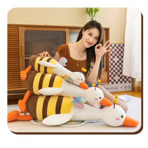 Simpatico peluche oca ape, divertente bambola di anatra a strisce morbida per regalo.