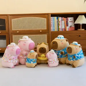 Set di peluche capibara carini con cappelli estivi e vestiti floreali con paperella.