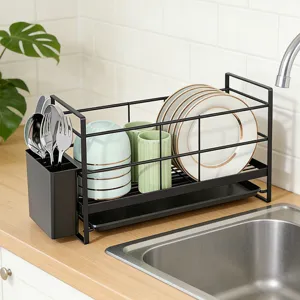 Escurridor de platos de metal negro para cocina con cubitero y organizador compacto.