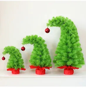 Lot de trois mini sapins de Noël décoratifs verts tordus avec ornements et socles rouges festifs