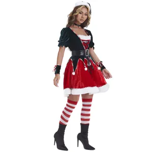 Costume de Noël sexy pour femme, robe de fête rouge et verte avec chapeau et bas rayés.