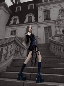 Gotisches Herzogin trägerloses COS Kostüm Set für Damen, dunkles Party Outfit und Halloween Cosplay.