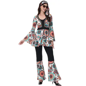 Vue détaillée du costume disco hippie rétro 60s 70s avec imprimé floral géométrique et pantalon patte.