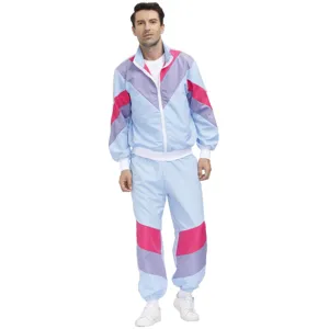Vista dettagliata della giacca e dei pantaloni della tuta retro colorblock per feste.