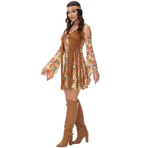 Détail costume hippie rétro années 70 gilet franges robe manches trompette festival