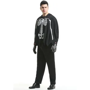 Gros plan détaillé du costume de squelette d'Halloween montrant clairement les os imprimés.