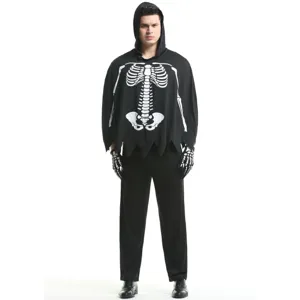 Vue détaillée de la cape squelette d'Halloween pour homme avec imprimé osseux effrayant.