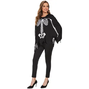 Vue détaillée de près du costume de cape squelette noire présentant des imprimés d'os.