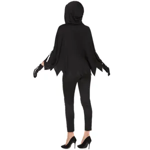 Vue détaillée du costume de squelette d'Halloween montrant la cape à capuche noire et les gants.