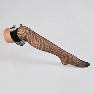 Calze a rete nere con giarrettiera in pizzo e piume autoreggenti moda donna collant dettaglio