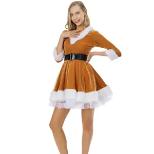 Vista dettagliata del costume di Natale in velluto elegante con bordo in peluche bianco e cintura.