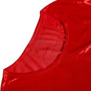 Détail de costume de Noël en velours rouge pour couples fête de vacances tenue de fête