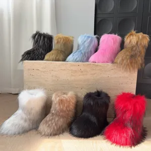 Bunte Kunstfell-Schneestiefel für Kinder für wohlige Wärme und einen flauschigen Look