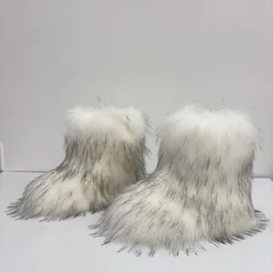 Detailansicht der flauschigen Kinder-Schneestiefel aus Kunstpelz in Weiß und Grau