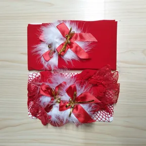 Calze natalizie rosse spesse da donna, lunghe calze dolci con fiocchi, piume e campanelli d'oro.
