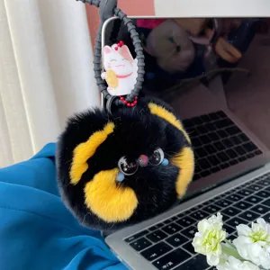 Schattige pluizige zwart-gele kattenknuffel sleutelhanger met gelukskat Maneki-neko detail