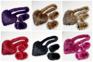 Varianti di borse a tracolla a cuore in ecopelliccia e set di pantofole in peluche in sei colori