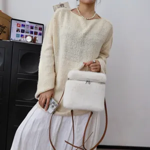Eleganter weißer Kunstfell-Rucksack für Damen, süßer Herbst- und Winter-Modestil