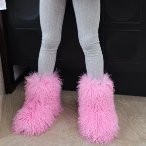 Bottes de neige enfant en fausse fourrure rose avec texture peau de mouton chaude