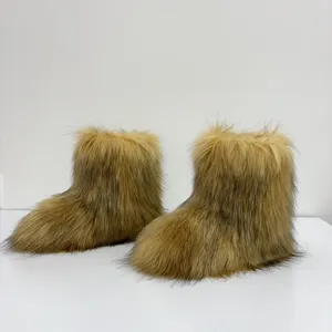Detailansicht der flauschigen Kunstpelz-Textur an warmen Kinder-Winterstiefeln.