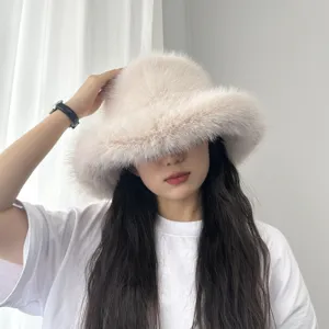 Élégant bob en fausse fourrure de renard pour femme beige avec une texture pelucheuse douce