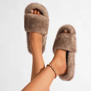 Pantoufles en Fausse Fourrure pour Femmes Style Punk Y2K Semelle Épaisse Chaussons Moelleux Bout Ouvert Chaussures Chaudes d'Intérieur
