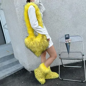 Borsa a cuore in pelliccia sintetica gialla stile punk Y2K e stivali di peluche set