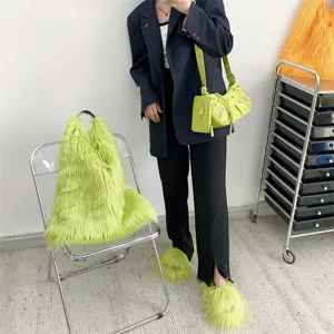 Vista detallada del conjunto de bolso tote y zapatillas de pelo sintético verde lima Y2K
