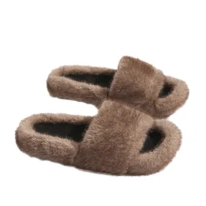 Pantoufles confortables en fausse fourrure marron avec texture pelucheuse Y2K