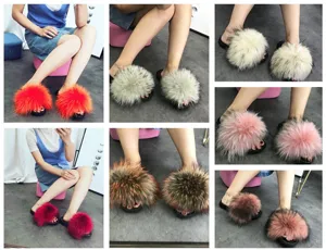 Vista dettagliata di pantofole in pelliccia soffici in vari colori con suole in PVC antiscivolo