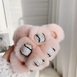 Porte-clés lapin mignon en fausse fourrure rose avec détails en strass brillants