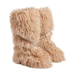 Bottes de neige en fausse fourrure avec brides à rivets punk et semelles plates en beige