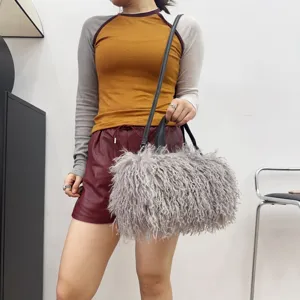 Elegante borsa tote da donna in finta lana d'agnello grigia, borsa a tracolla in peluche