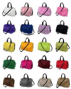 Vista de cuadrícula detallada de bolsos tote de piel sintética estilo Y2K en colores