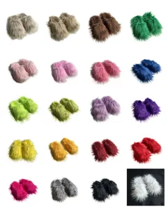 Gamme de chaussons en fausse fourrure colorés style punk Y2K avec options multicolores