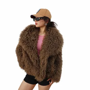 Chaqueta corta de piel sintética marrón con textura de lana rizada suave para mujer