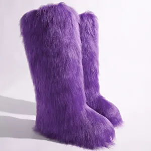 Bottes de neige hautes en fausse fourrure de renard violette avec une texture douce