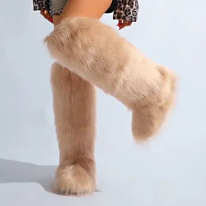 Bottes hautes de luxe en fausse fourrure de renard beige avec texture pelucheuse d'hiver