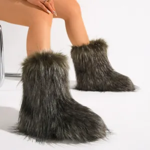 Vista detallada de botas de nieve de piel sintética verde oscuro para un estilo Y2K