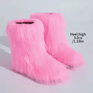 Vue détaillée de bottes de neige en fausse fourrure rose élégantes avec talons de 3 cm