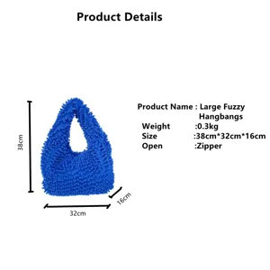 Vue détaillée des dimensions du grand sac fourre-tout bleu en peluche avec fermeture éclair