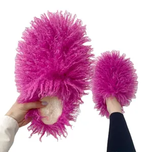 Levendige roze imitatiebont platte slippers voor comfortabel gebruik binnenshuis thuis