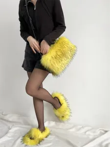 Punk-Stil gelbe Kunstpelz-Tragetasche und passende flauschige Hausschuhe im Set