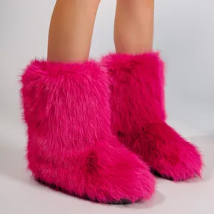 Bottes de neige en fausse fourrure rose vif avec un design texturé de style Y2K moelleux