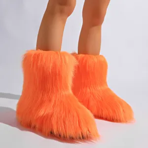 Bottes de neige en fausse fourrure orange vif, texture pelucheuse, style mode Y2K
