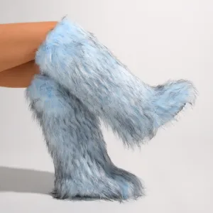 Detailansicht hellblauer Y2K-Kunstpelz-Kniestiefel für den Winter, Schneestiefel